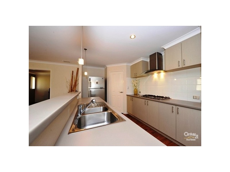 13 Nuchea Vista, Lakelands WA 6180