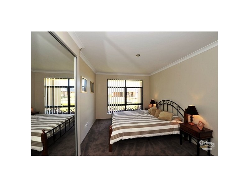 13 Nuchea Vista, Lakelands WA 6180