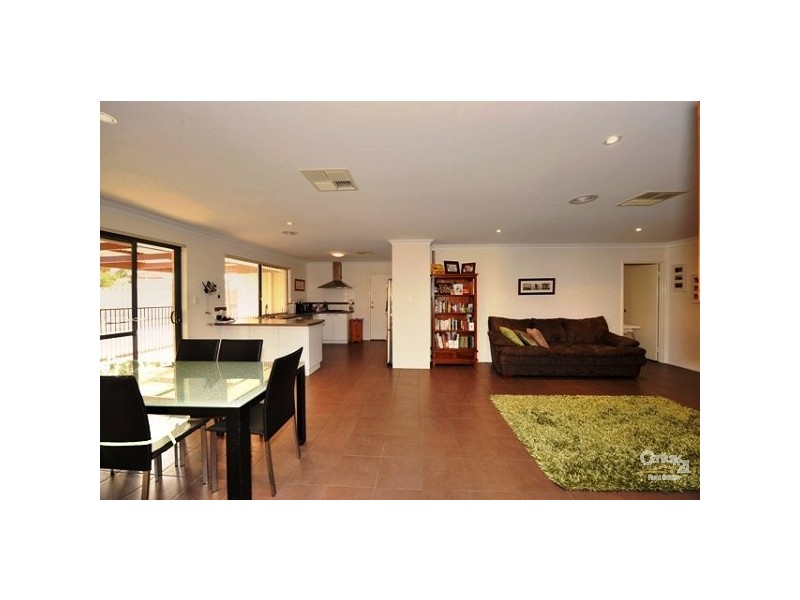 19 Bluewren Gardens, Coodanup WA 6210