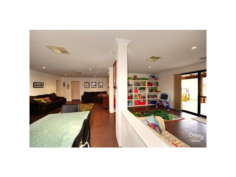 19 Bluewren Gardens, Coodanup WA 6210