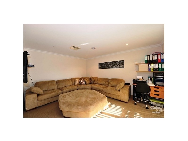 19 Bluewren Gardens, Coodanup WA 6210