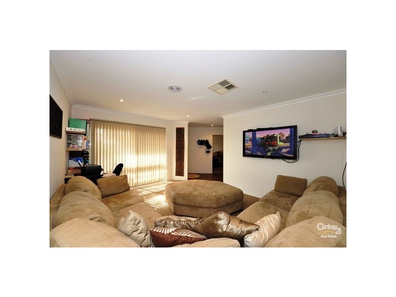 19 Bluewren Gardens, Coodanup WA 6210