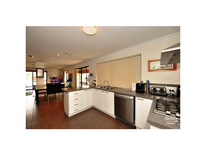 19 Bluewren Gardens, Coodanup WA 6210