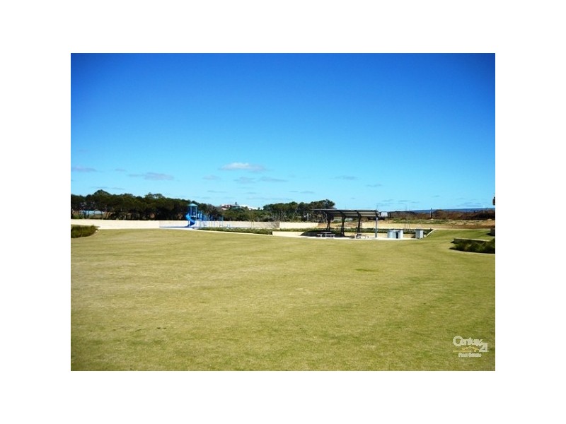 3 Lorea Loop, Halls Head WA 6210