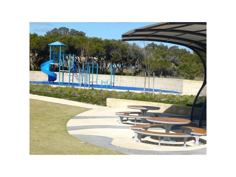 3 Lorea Loop, Halls Head WA 6210