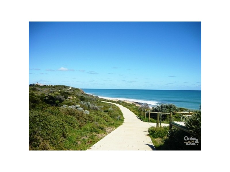 3 Lorea Loop, Halls Head WA 6210