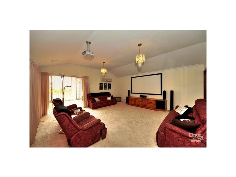 11 Ronsard Drive, San Remo WA 6210