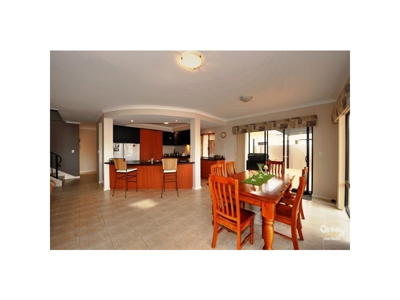 2 Solstraale Place, Halls Head WA 6210