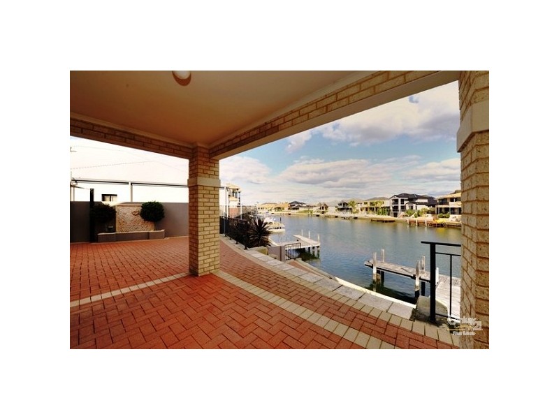2 Solstraale Place, Halls Head WA 6210