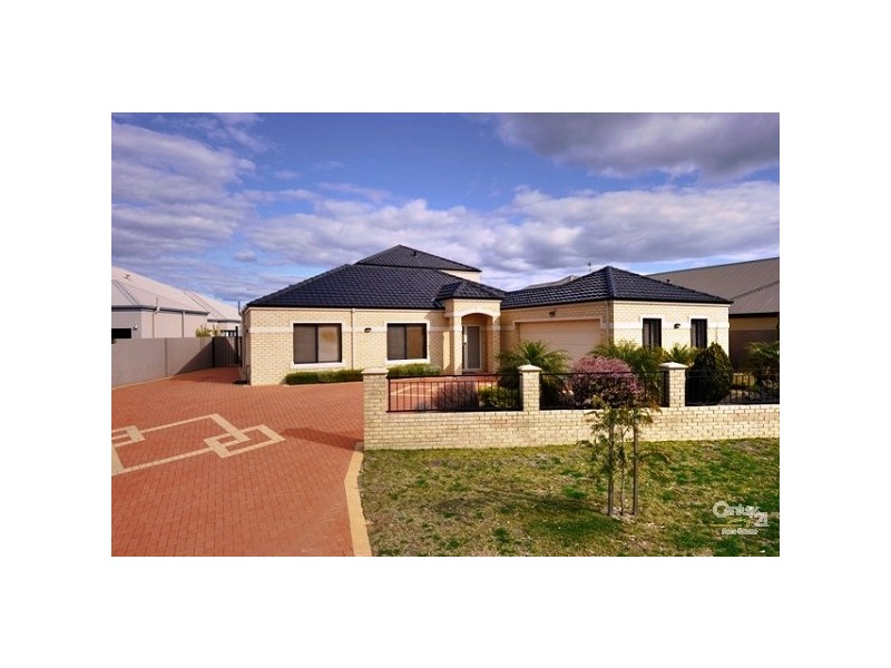 2 Solstraale Place, Halls Head WA 6210
