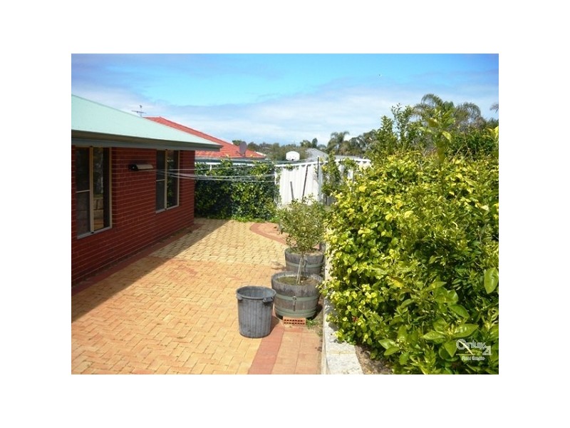 35 Templetonia Promenade, Halls Head WA 6210