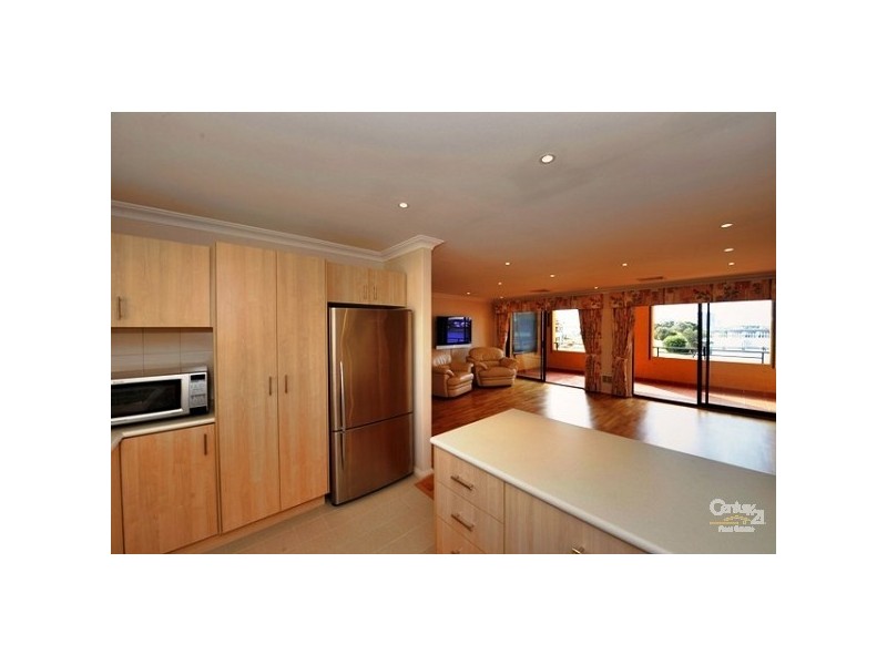 Unit 8, 19 San Marco Quay, Halls Head WA 6210