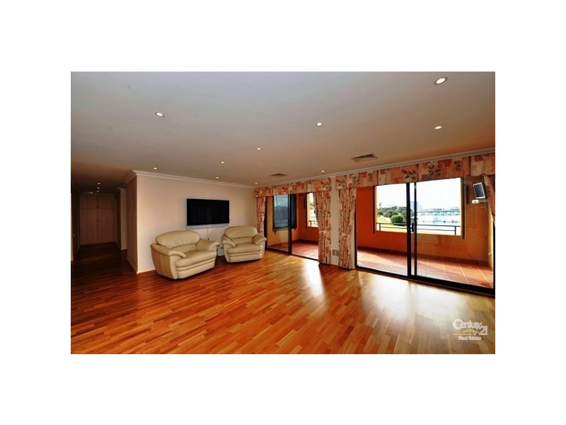 Unit 8, 19 San Marco Quay, Halls Head WA 6210