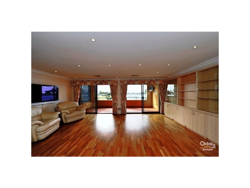 Unit 8, 19 San Marco Quay, Halls Head WA 6210