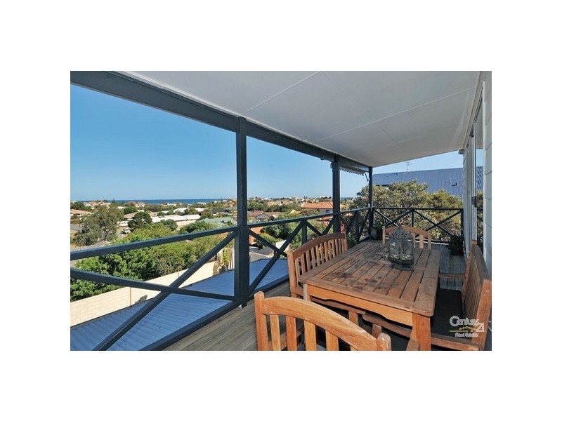 8 Marsh Place, Halls Head WA 6210