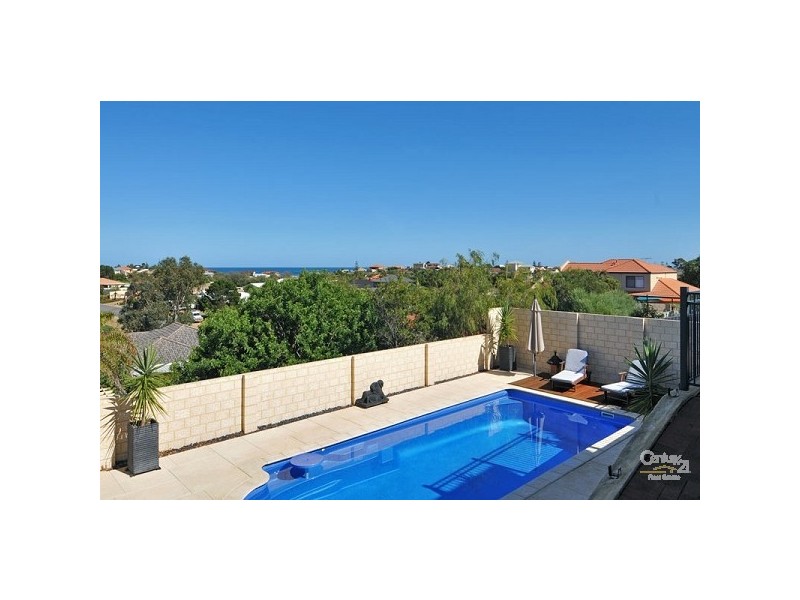 8 Marsh Place, Halls Head WA 6210