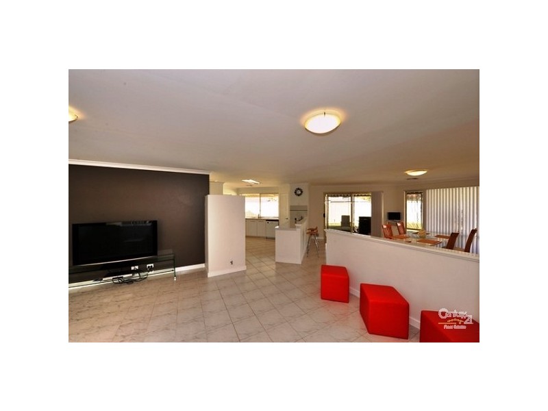 4 Boileau Place, San Remo WA 6210