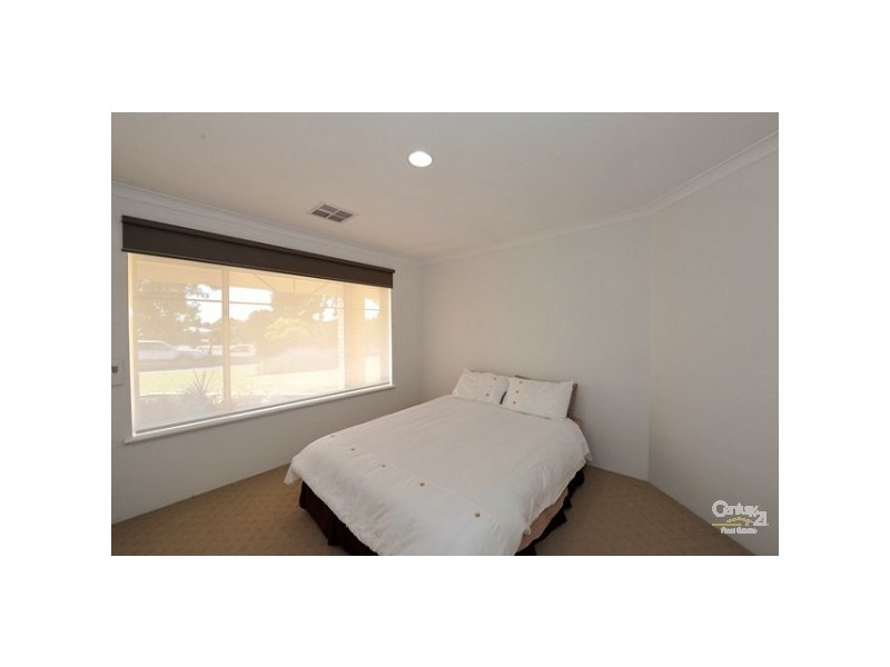 4 Boileau Place, San Remo WA 6210