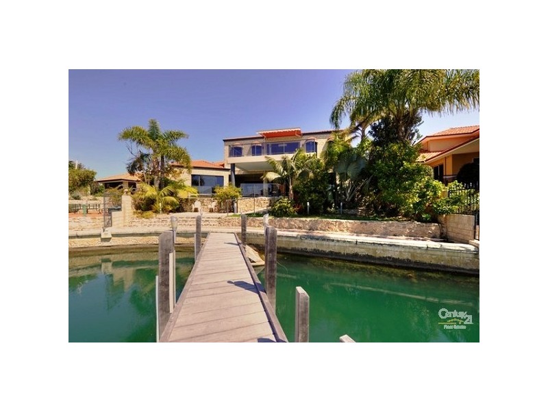 24 Santavea Mews, Halls Head WA 6210