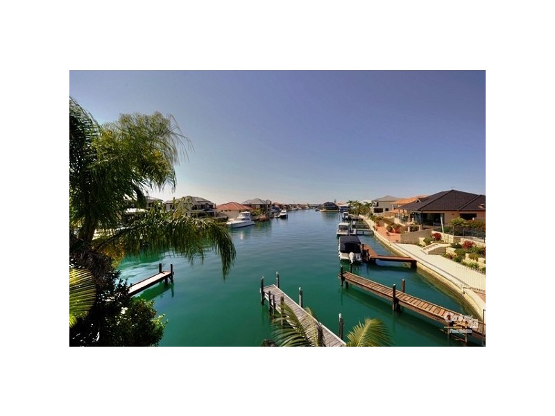 24 Santavea Mews, Halls Head WA 6210