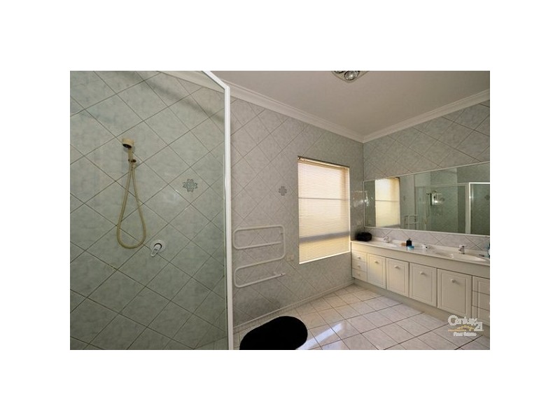 24 Santavea Mews, Halls Head WA 6210