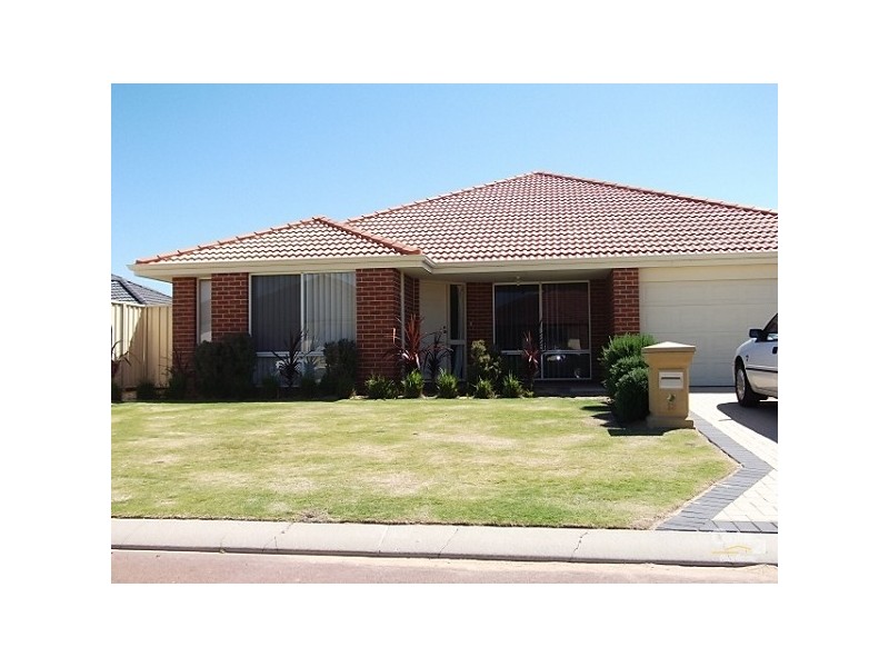 13 Arlette Pass LAKELANDS, Mandurah WA 6210