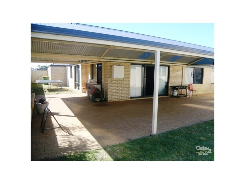 25 Teague Way, Lakelands WA 6180