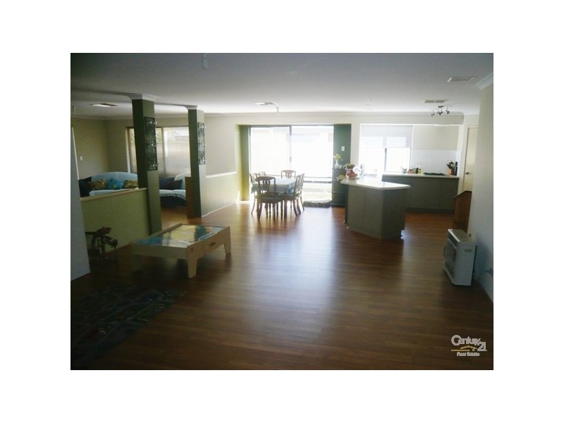 25 Teague Way, Lakelands WA 6180