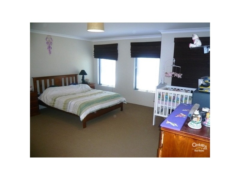 25 Teague Way, Lakelands WA 6180