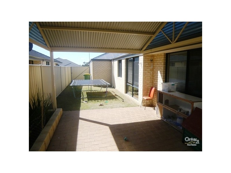 25 Teague Way, Lakelands WA 6180