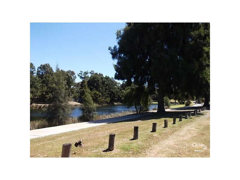 60 Oakmont Ave MEADOW SPRINGS, Mandurah WA 6210