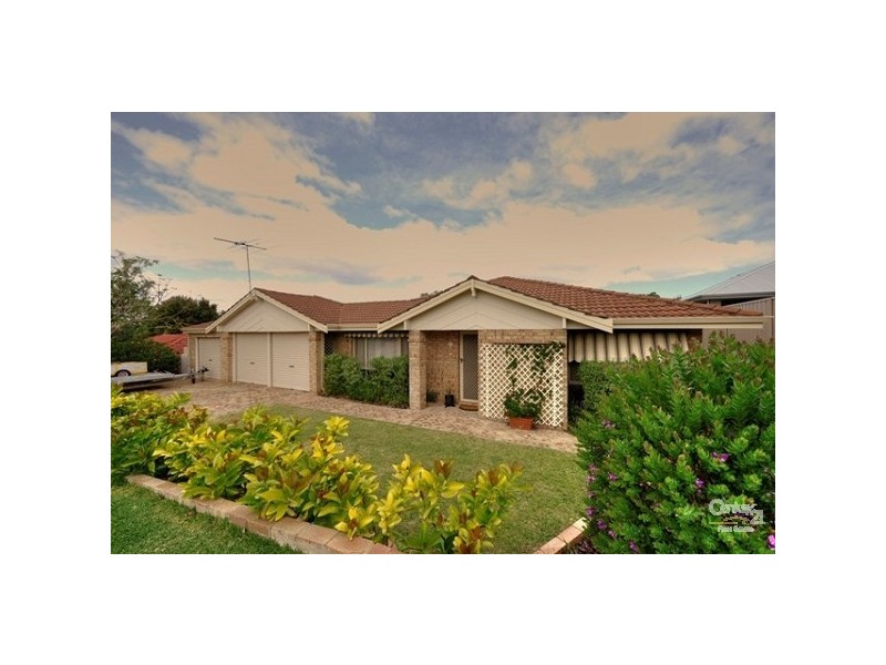 11 Banyon Close, Halls Head WA 6210