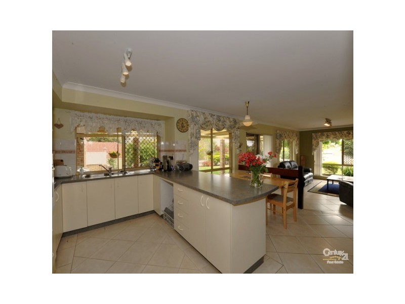 11 Banyon Close, Halls Head WA 6210