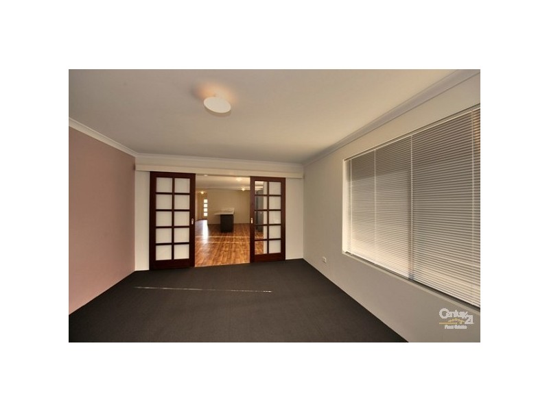 3 Grange Court, Halls Head WA 6210