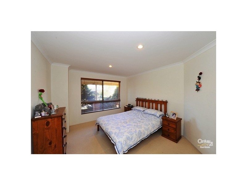 12 Muntries Place HALLS HEAD, Mandurah WA 6210