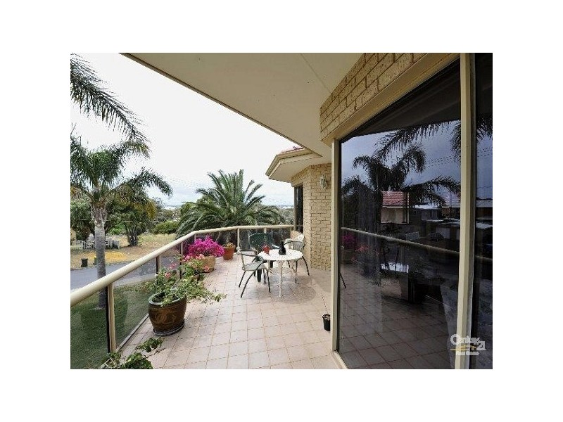 45 Leighton Road, Halls Head WA 6210