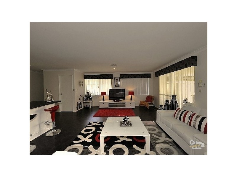 24 Nellie Green, Dudley Park WA 6210