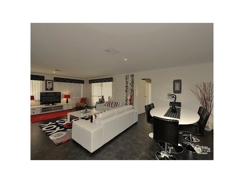 24 Nellie Green, Dudley Park WA 6210