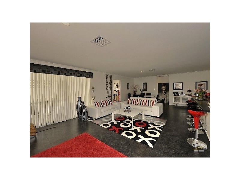 24 Nellie Green, Dudley Park WA 6210