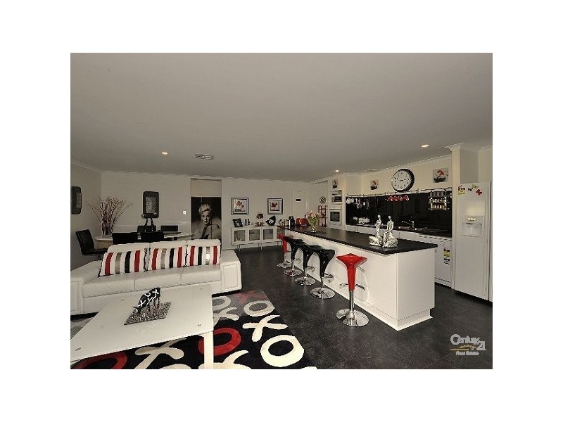 24 Nellie Green, Dudley Park WA 6210