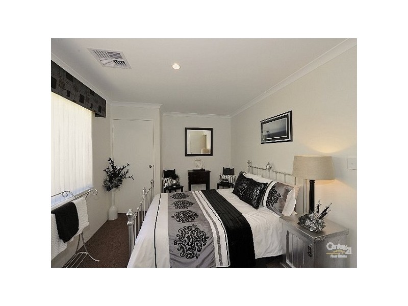 24 Nellie Green, Dudley Park WA 6210