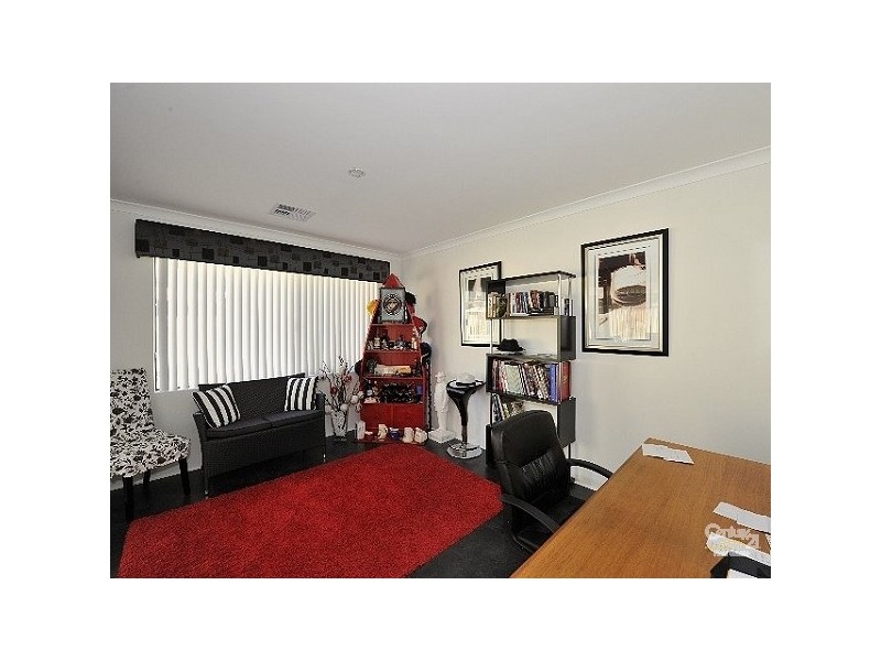 24 Nellie Green, Dudley Park WA 6210