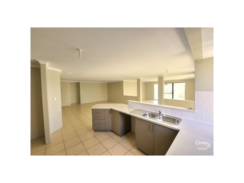17 Loretta Parkway, Lakelands WA 6180