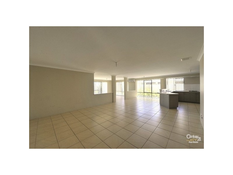 17 Loretta Parkway, Lakelands WA 6180