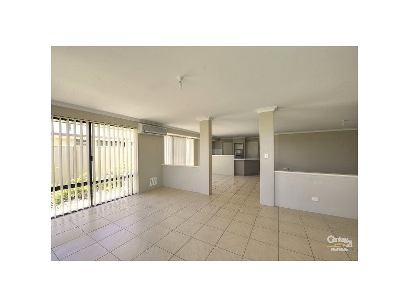 17 Loretta Parkway, Lakelands WA 6180