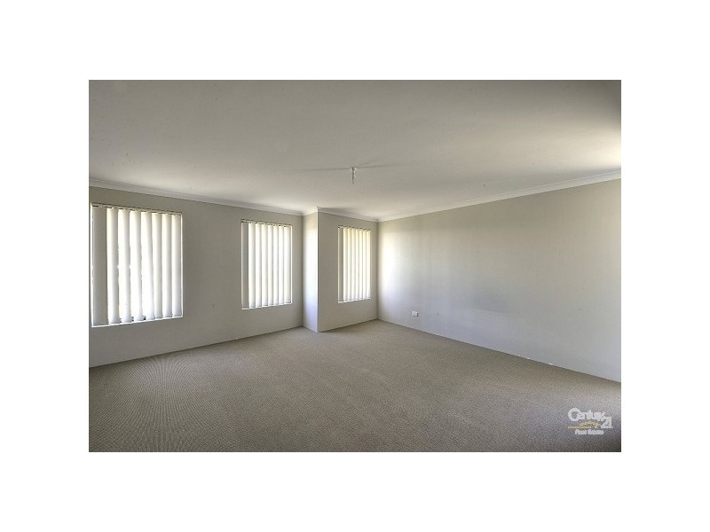 17 Loretta Parkway, Lakelands WA 6180