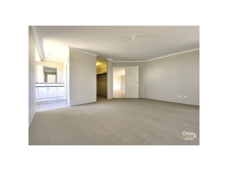 17 Loretta Parkway, Lakelands WA 6180