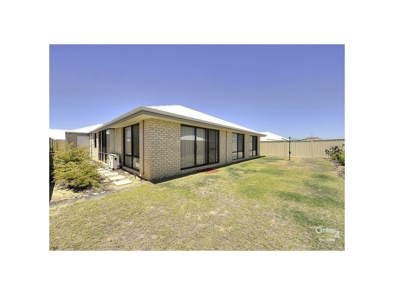 17 Loretta Parkway, Lakelands WA 6180