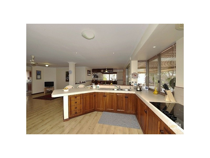 8 Wardell Loop, Dudley Park WA 6210