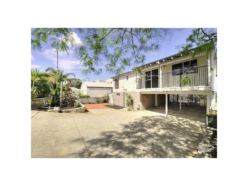 8 Marsh Place, Halls Head WA 6210
